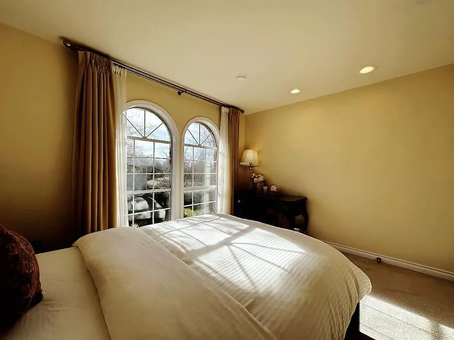 Super Cosy 8Bed & 6Bath In Vancouver Heart Near To Airport 0*,  Canada