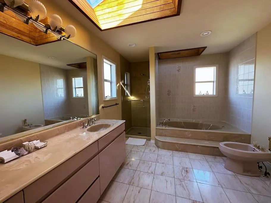 Super Cosy 8Bed & 6Bath In Vancouver Heart Near To Airport 0*,