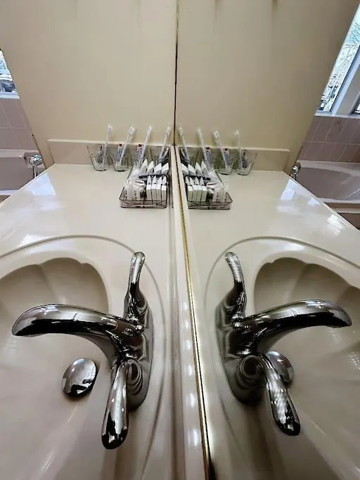 Super Cosy 8Bed & 6Bath In Vancouver Heart Near To Airport 0*,  Canada
